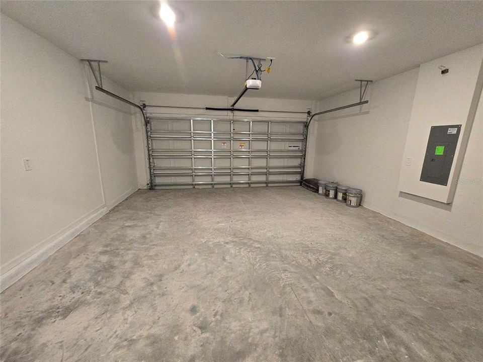 For Rent: $2,400 (5 beds, 2 baths, 2326 Square Feet)