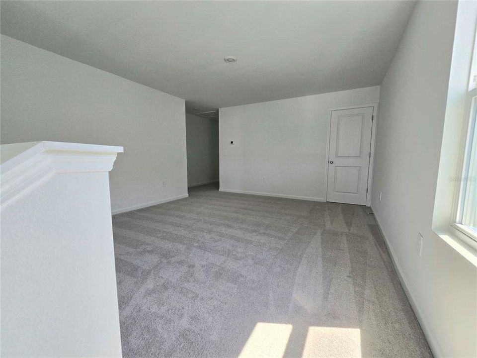 For Rent: $2,400 (5 beds, 2 baths, 2326 Square Feet)