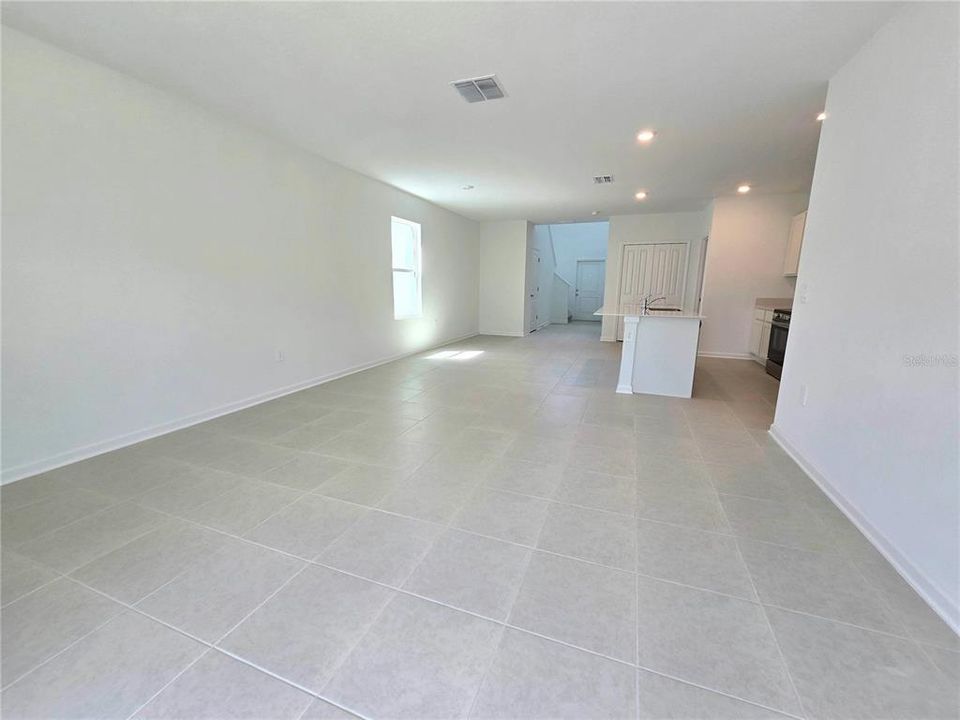 For Rent: $2,400 (5 beds, 2 baths, 2326 Square Feet)