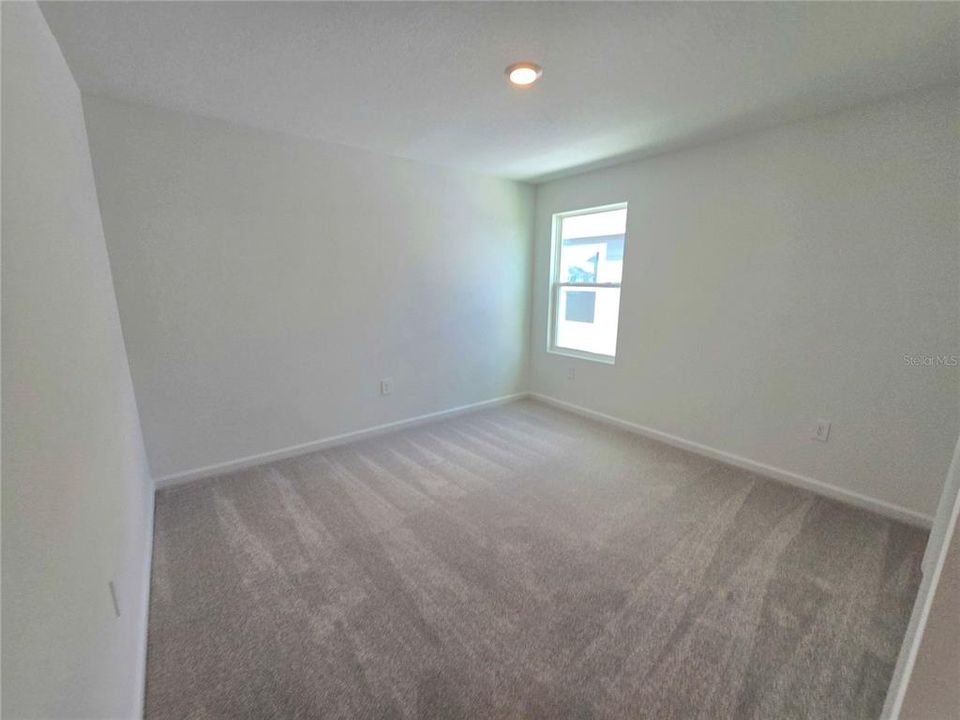 For Rent: $2,400 (5 beds, 2 baths, 2326 Square Feet)