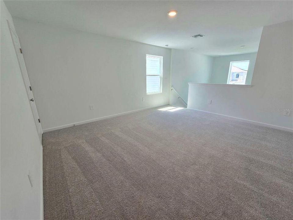 For Rent: $2,400 (5 beds, 2 baths, 2326 Square Feet)