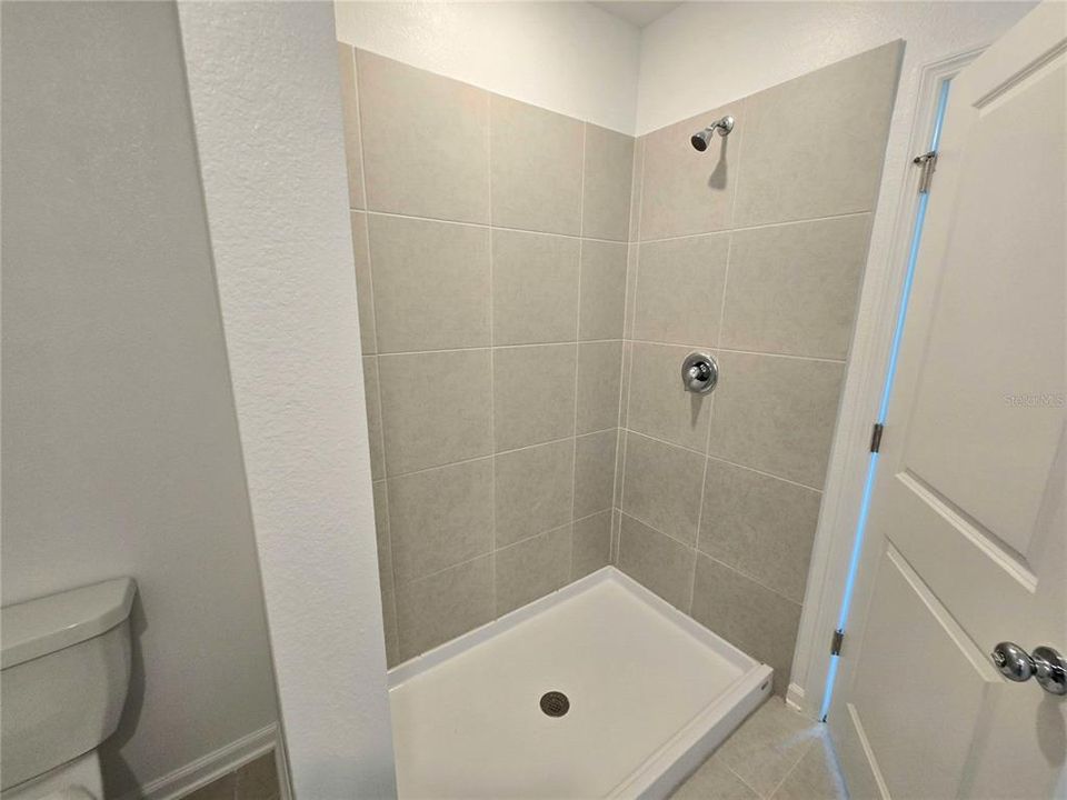 For Rent: $2,400 (5 beds, 2 baths, 2326 Square Feet)