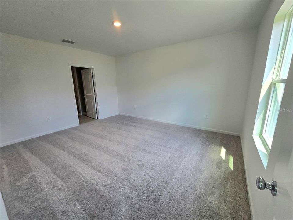 For Rent: $2,400 (5 beds, 2 baths, 2326 Square Feet)