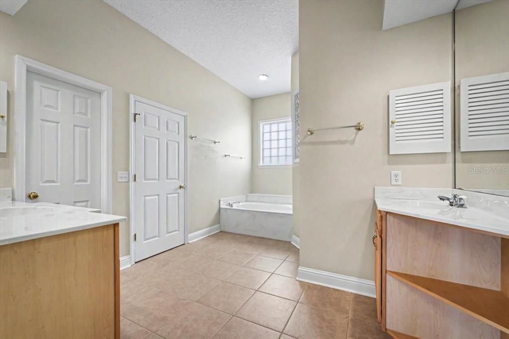 For Sale: $1,250,000 (3 beds, 3 baths, 2643 Square Feet)
