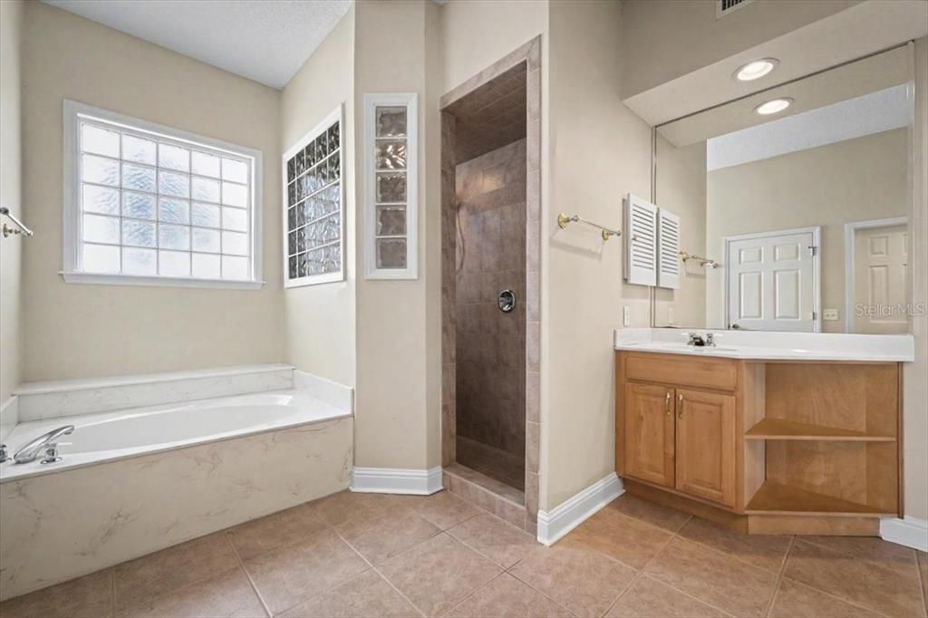 For Sale: $1,250,000 (3 beds, 3 baths, 2643 Square Feet)
