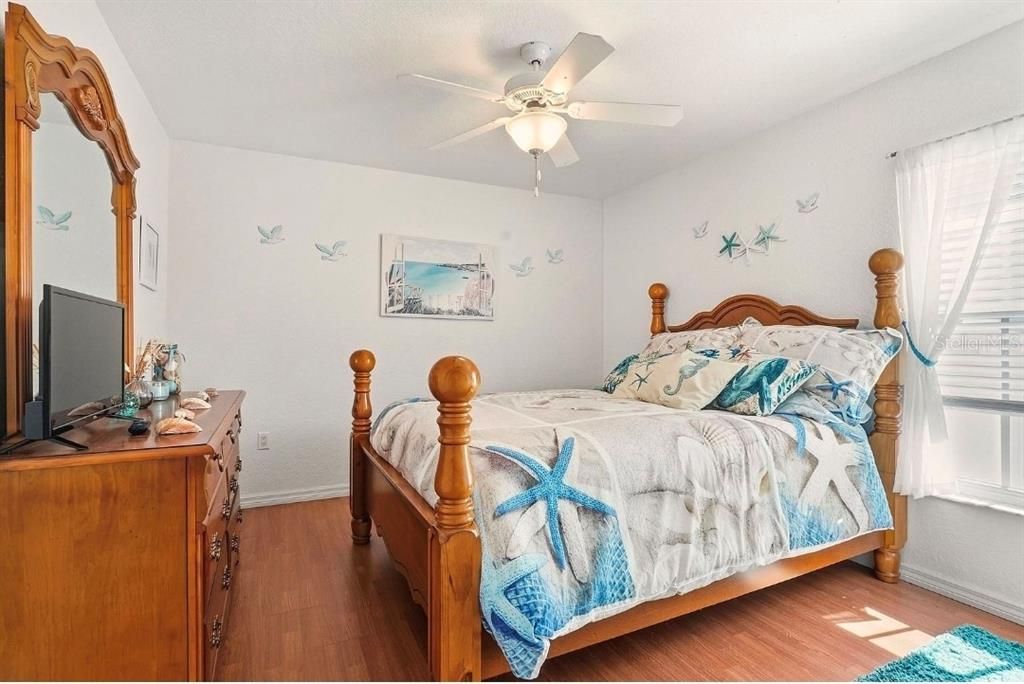 В аренду: $2,200 (4 спален, 2 ванн, 1752 Квадратных фут)