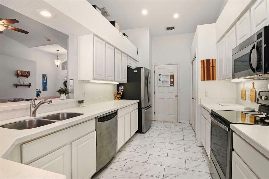 В аренду: $2,200 (4 спален, 2 ванн, 1752 Квадратных фут)