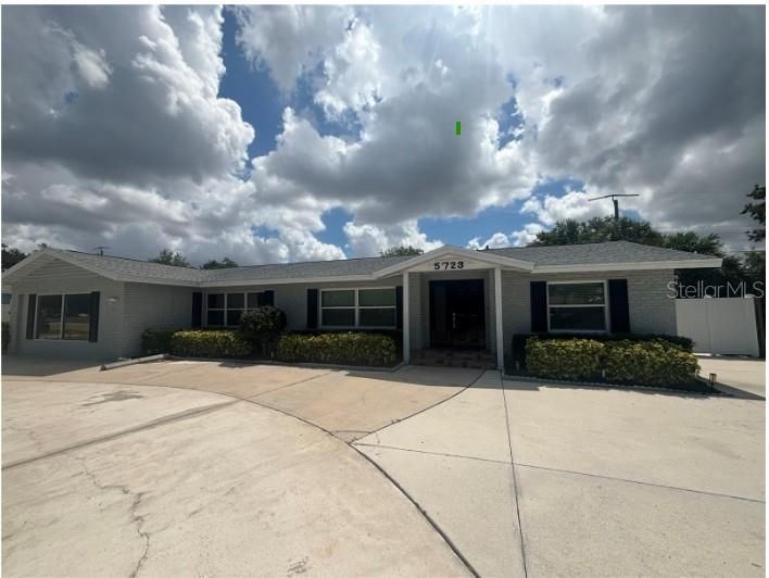 Active With Contract: $699,000 (8 beds, 0 baths, 2816 Square Feet)