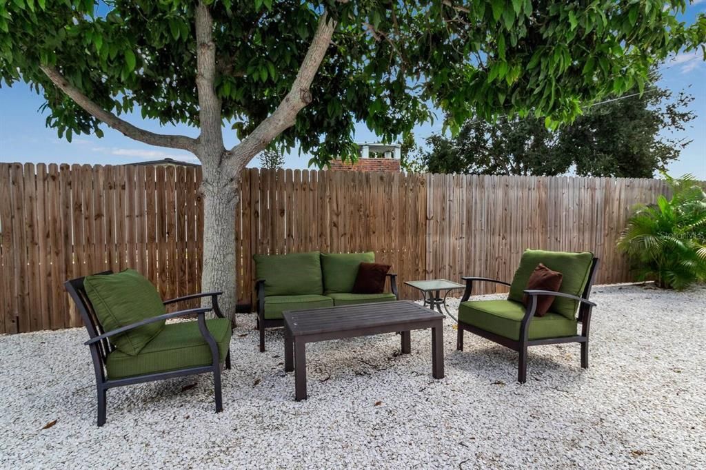 Active With Contract: $699,000 (8 beds, 0 baths, 2816 Square Feet)