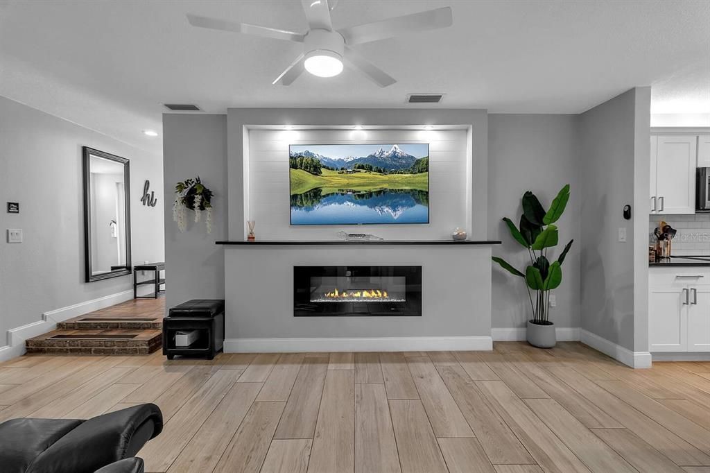 Active With Contract: $699,000 (8 beds, 0 baths, 2816 Square Feet)