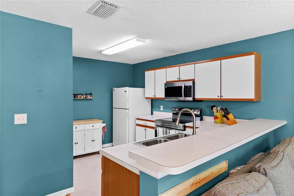 For Sale: $225,000 (2 beds, 2 baths, 1296 Square Feet)