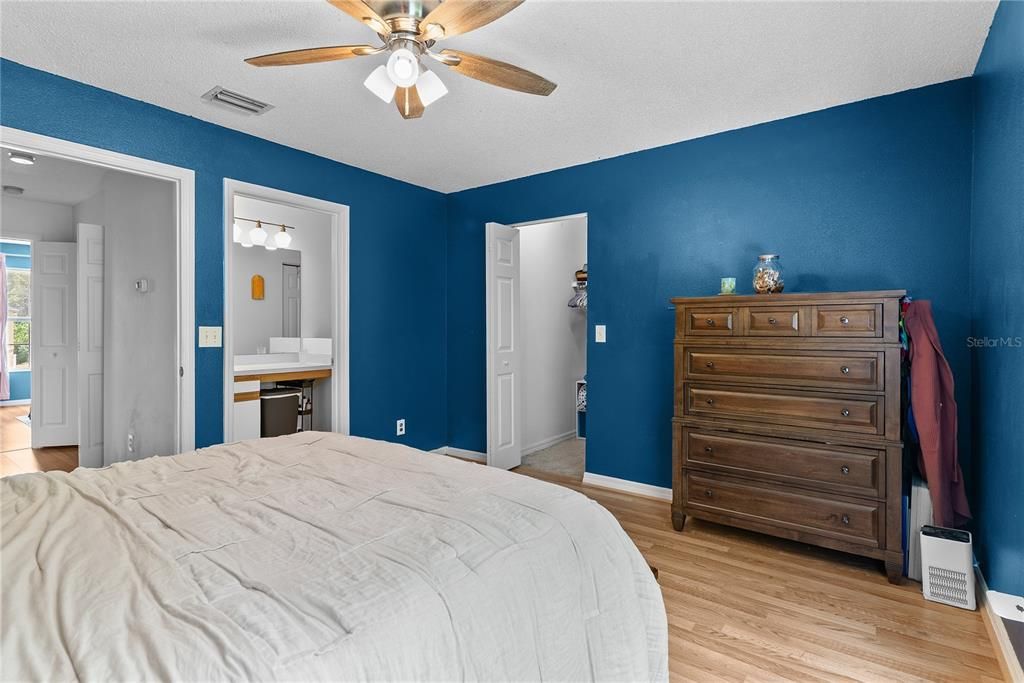 For Sale: $225,000 (2 beds, 2 baths, 1296 Square Feet)