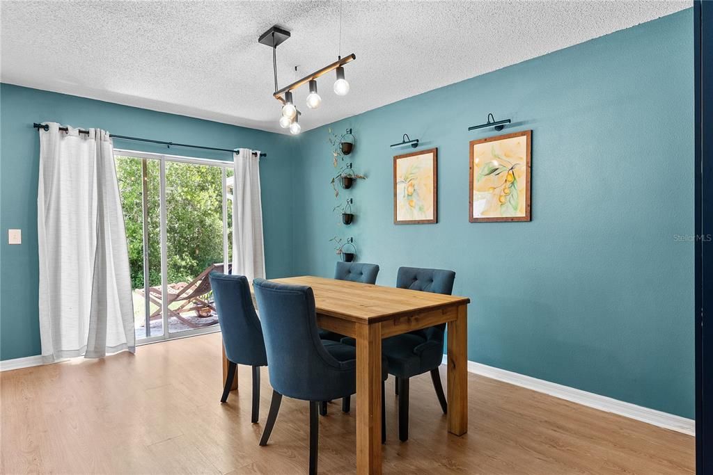 For Sale: $225,000 (2 beds, 2 baths, 1296 Square Feet)
