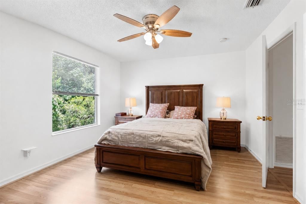 For Sale: $225,000 (2 beds, 2 baths, 1296 Square Feet)