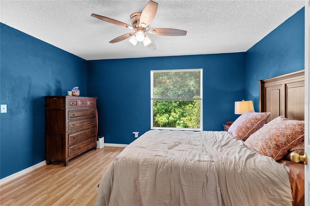For Sale: $225,000 (2 beds, 2 baths, 1296 Square Feet)