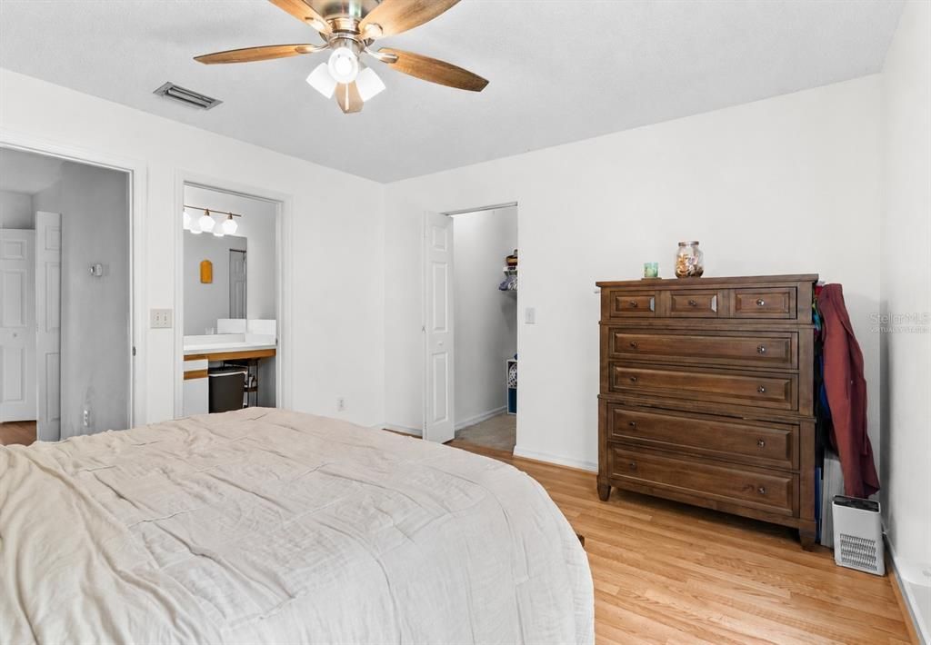 For Sale: $225,000 (2 beds, 2 baths, 1296 Square Feet)