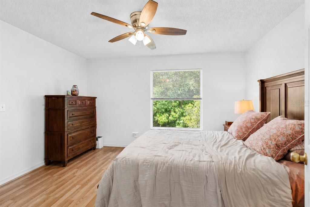 For Sale: $225,000 (2 beds, 2 baths, 1296 Square Feet)