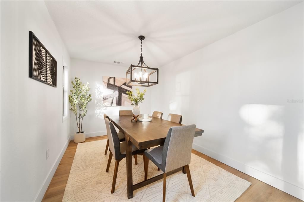 For Rent: $1,900 (3 beds, 2 baths, 1263 Square Feet)