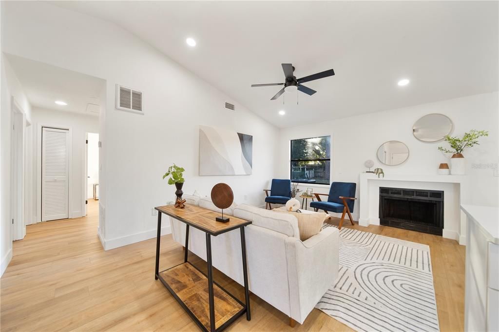 For Rent: $1,900 (3 beds, 2 baths, 1263 Square Feet)