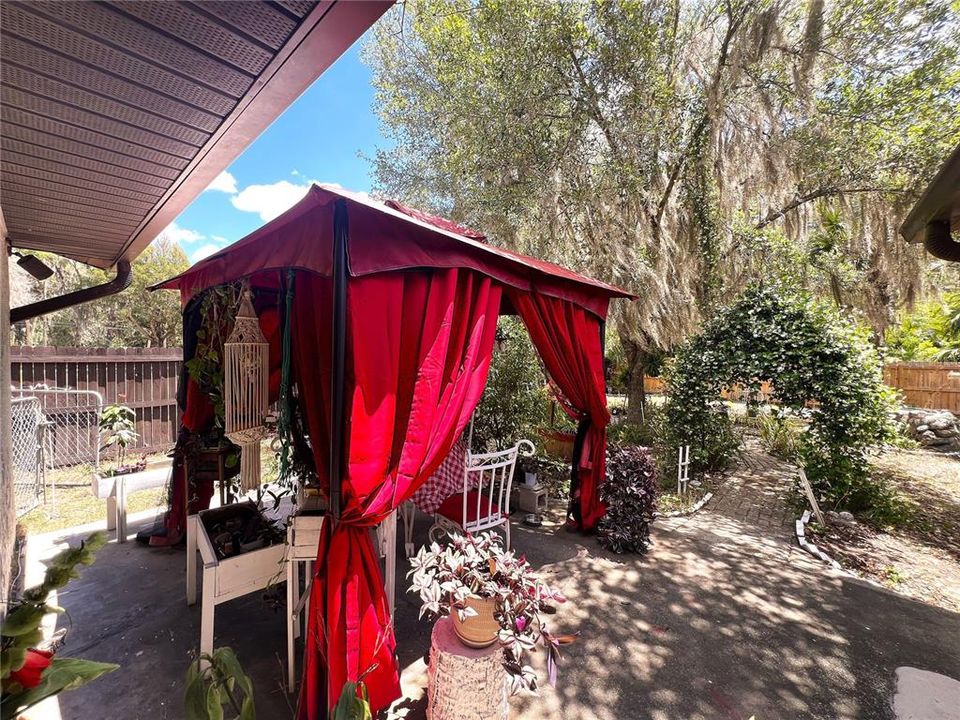 For Sale: $305,000 (3 beds, 2 baths, 1630 Square Feet)