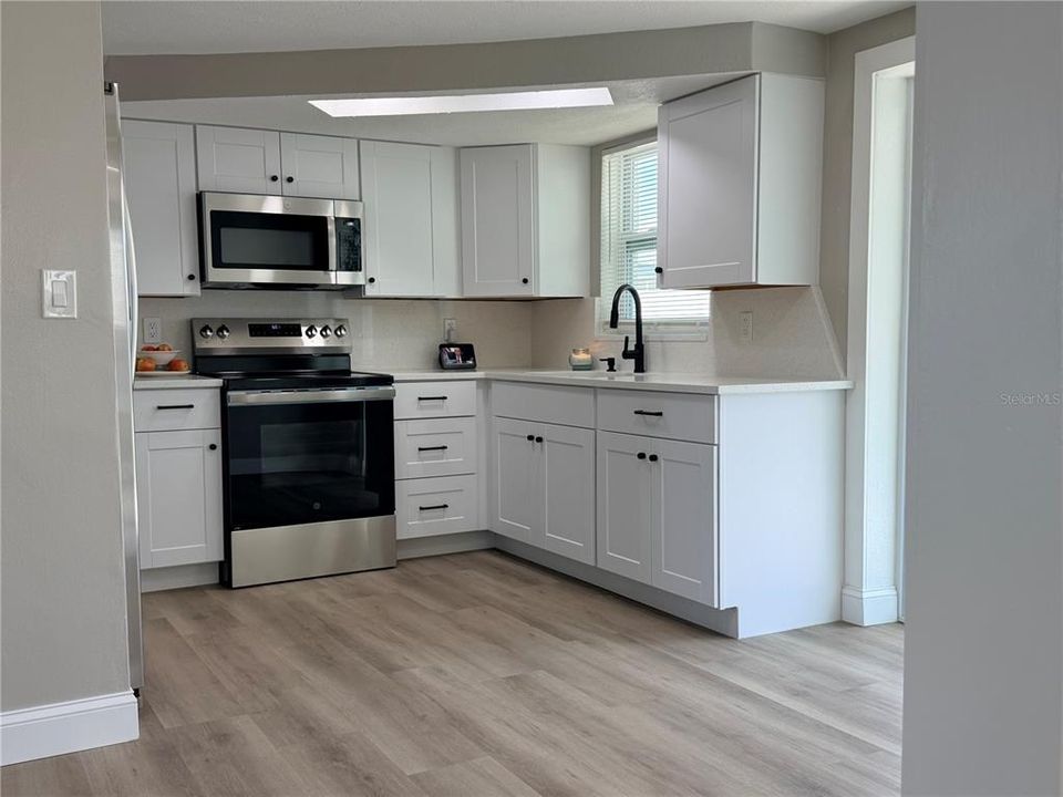 For Sale: $269,000 (2 beds, 1 baths, 1080 Square Feet)