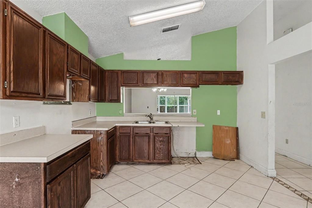En Venta: $275,000 (3 camas, 2 baños, 1421 Pies cuadrados)