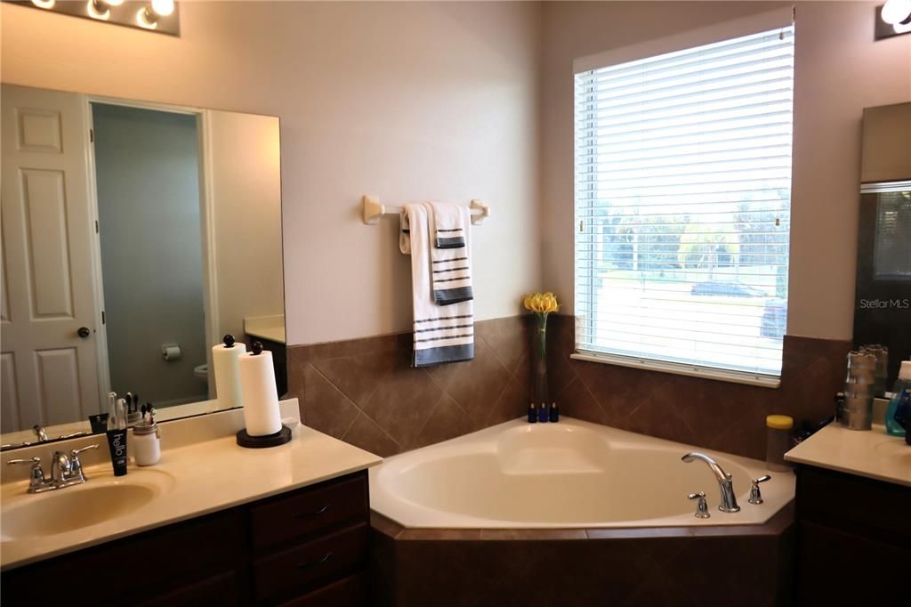For Sale: $605,300 (4 beds, 3 baths, 2623 Square Feet)
