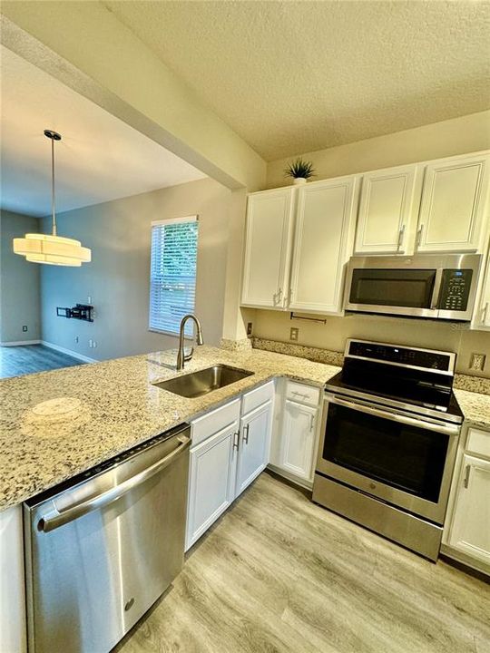 For Rent: $2,190 (3 beds, 2 baths, 1409 Square Feet)