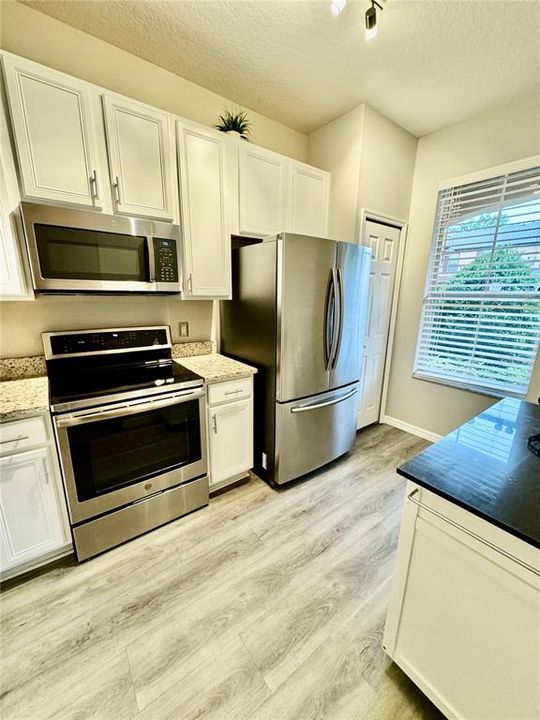 For Rent: $2,190 (3 beds, 2 baths, 1409 Square Feet)