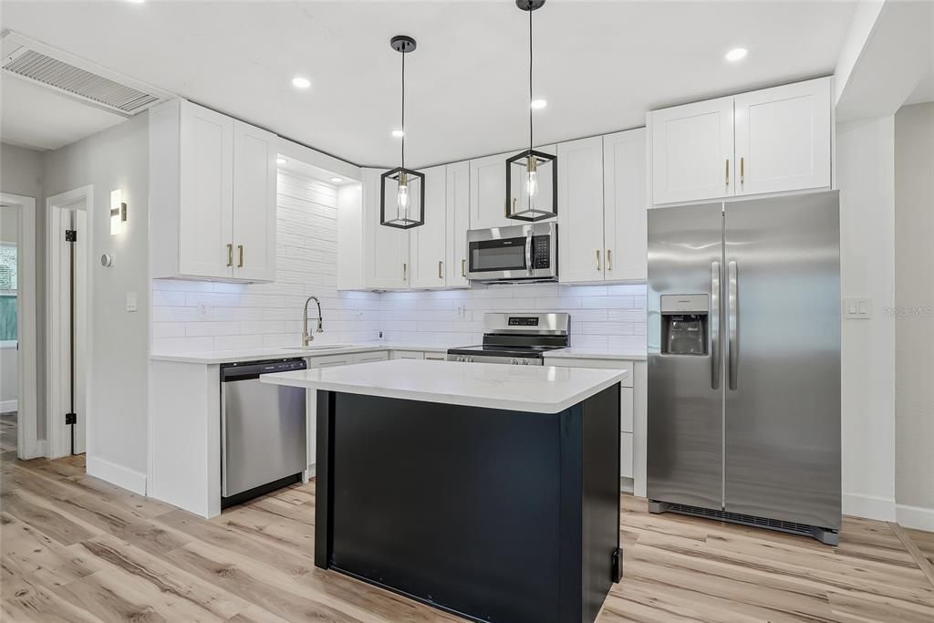 For Sale: $335,000 (3 beds, 2 baths, 1188 Square Feet)