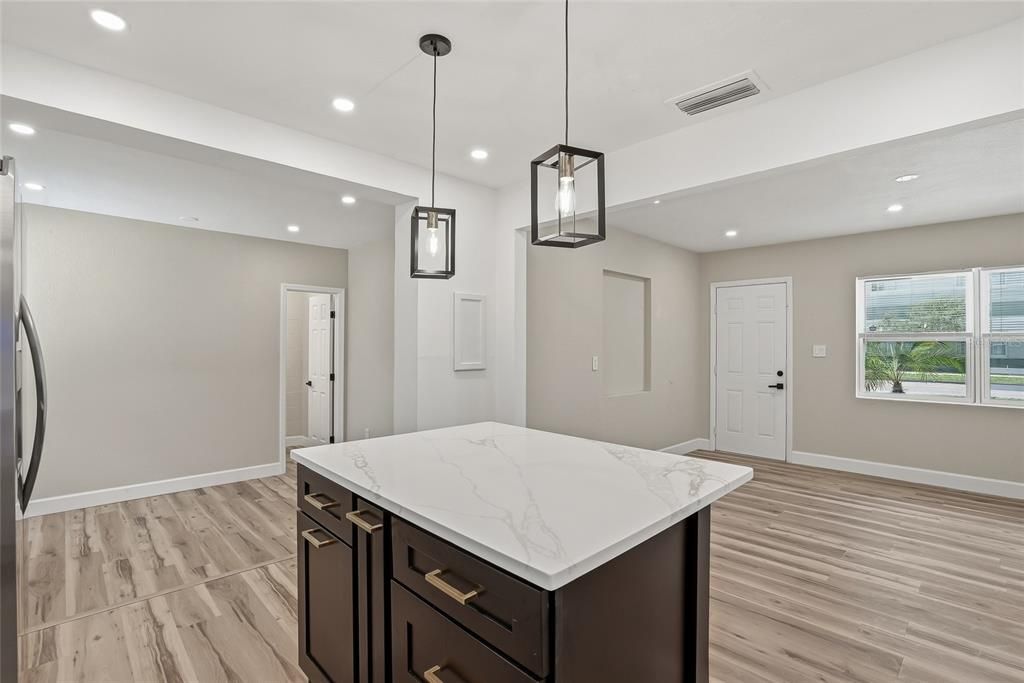 For Sale: $335,000 (3 beds, 2 baths, 1188 Square Feet)
