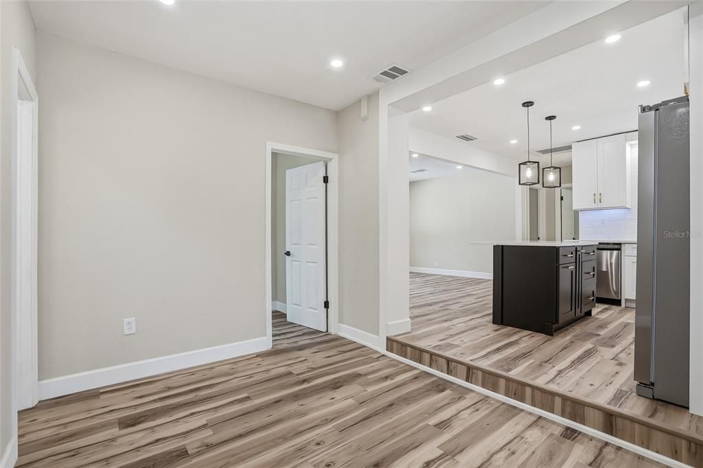 For Sale: $335,000 (3 beds, 2 baths, 1188 Square Feet)