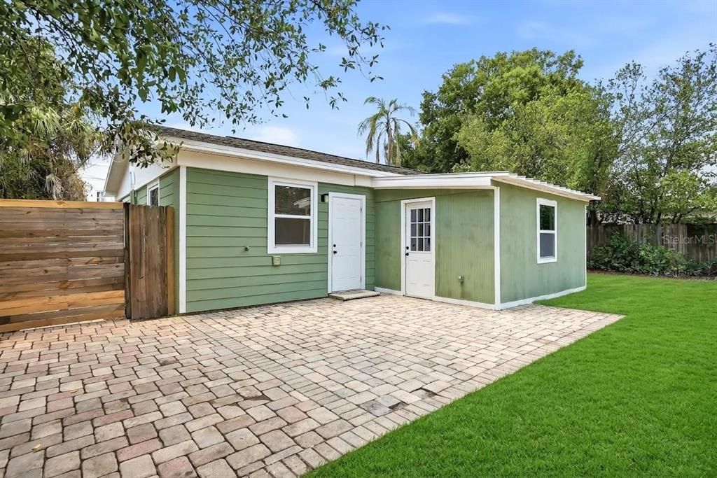 For Sale: $335,000 (3 beds, 2 baths, 1188 Square Feet)
