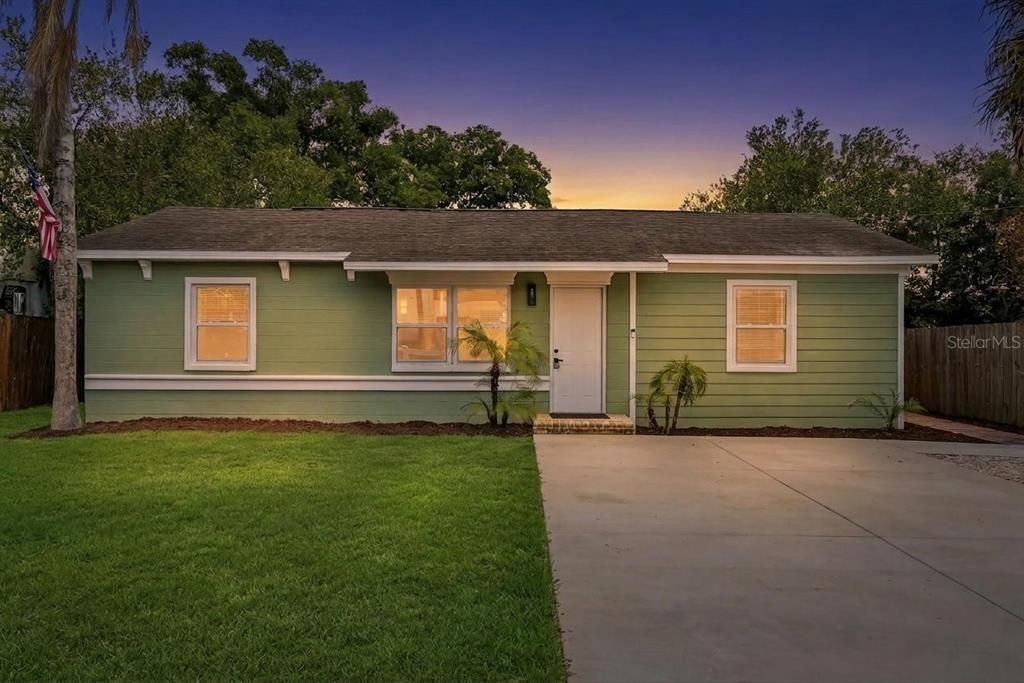 For Sale: $335,000 (3 beds, 2 baths, 1188 Square Feet)