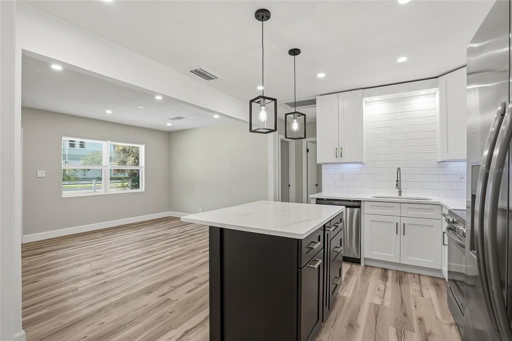 For Sale: $335,000 (3 beds, 2 baths, 1188 Square Feet)