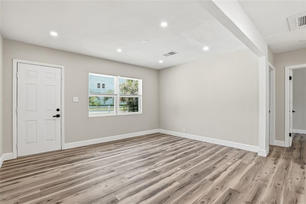 For Sale: $335,000 (3 beds, 2 baths, 1188 Square Feet)