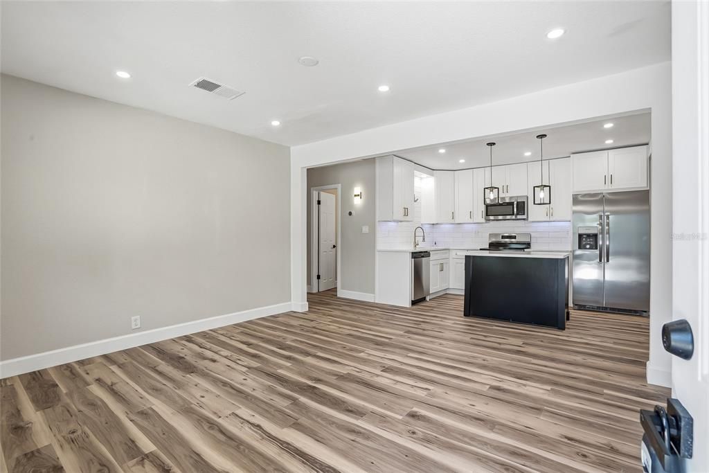 For Sale: $335,000 (3 beds, 2 baths, 1188 Square Feet)