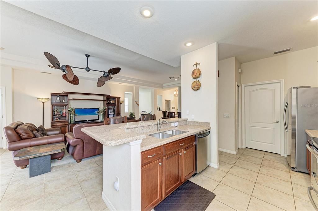 For Sale: $549,990 (3 beds, 3 baths, 2048 Square Feet)
