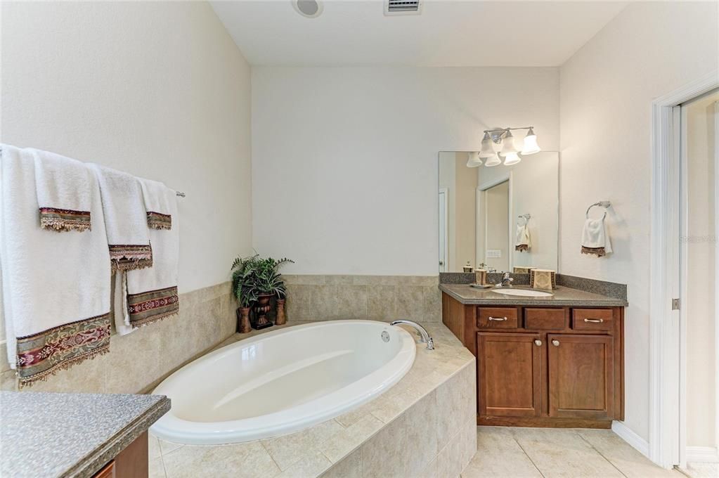 For Sale: $549,990 (3 beds, 3 baths, 2048 Square Feet)