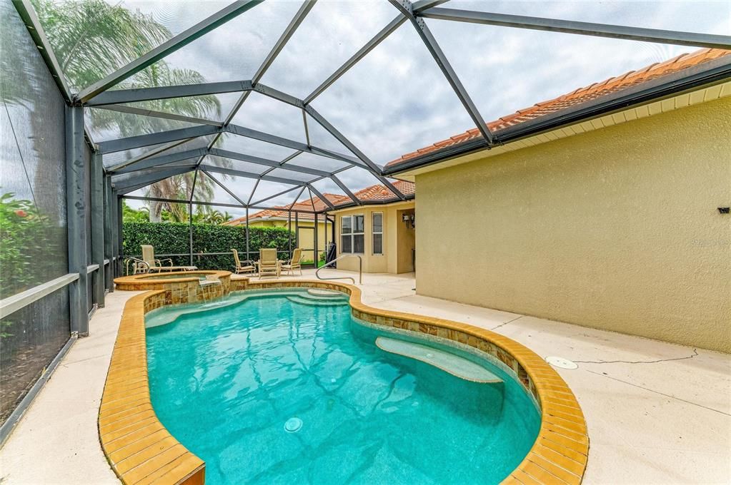 For Sale: $549,990 (3 beds, 3 baths, 2048 Square Feet)