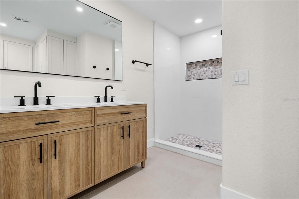 En Venta: $545,000 (2 camas, 2 baños, 1500 Pies cuadrados)