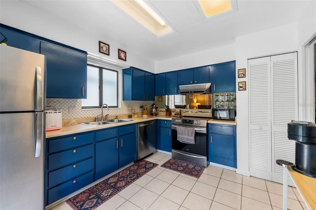 For Sale: $224,000 (3 beds, 2 baths, 1615 Square Feet)