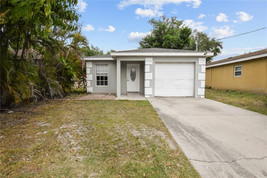 For Sale: $300,000 (3 beds, 2 baths, 996 Square Feet)