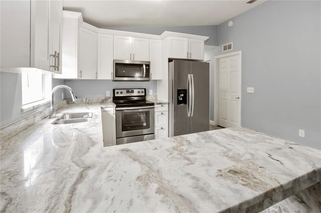 For Sale: $300,000 (3 beds, 2 baths, 996 Square Feet)