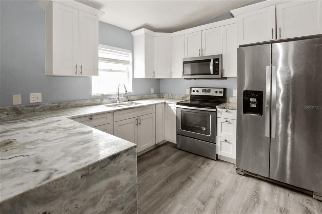 For Sale: $300,000 (3 beds, 2 baths, 996 Square Feet)