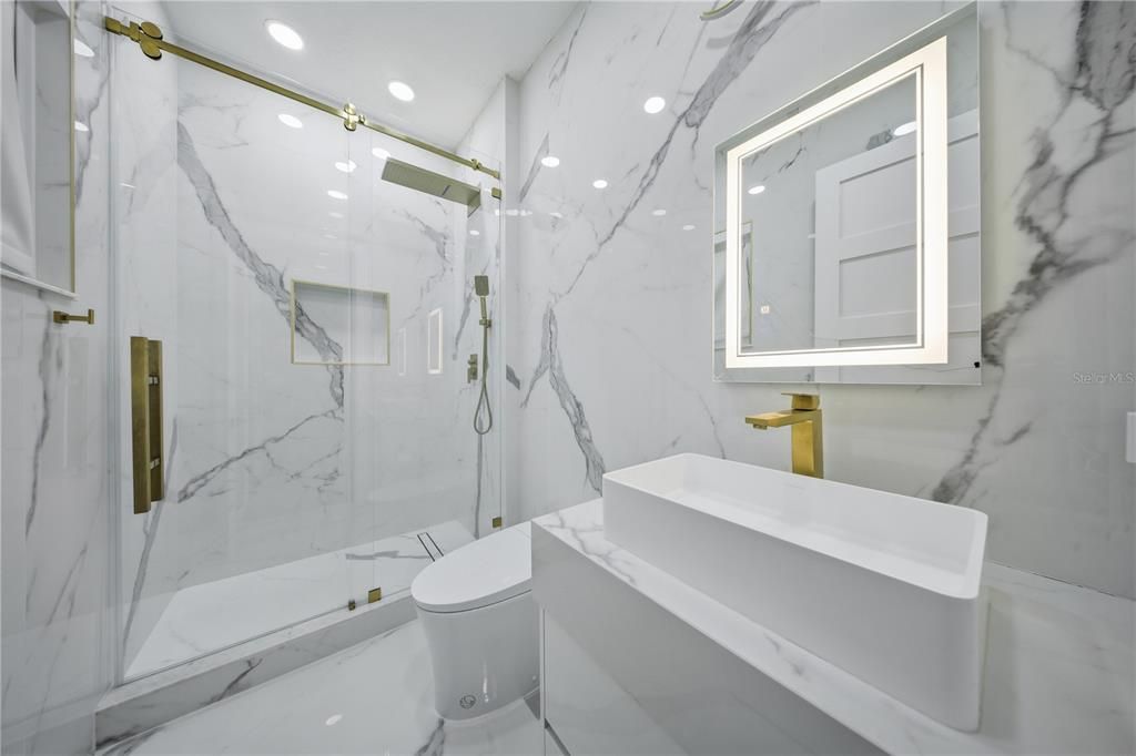 На продажу: $2,899,000 (7 спален, 4 ванн, 5122 Квадратных фут)