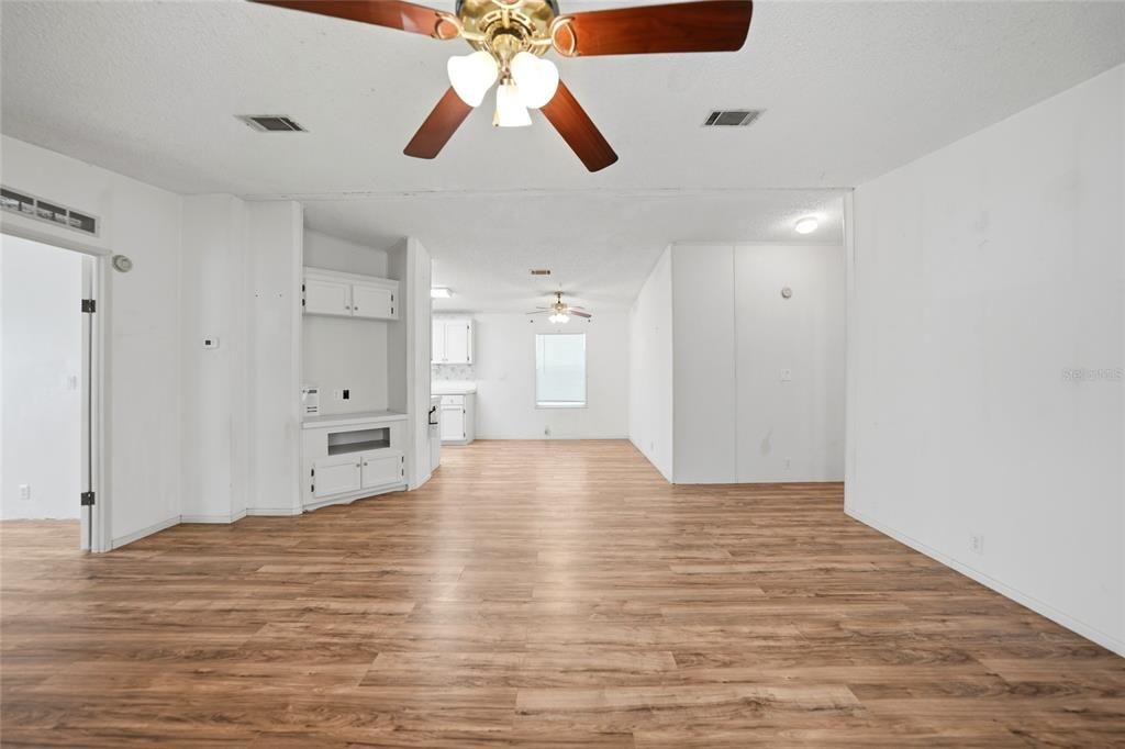 For Sale: $168,000 (3 beds, 2 baths, 1188 Square Feet)