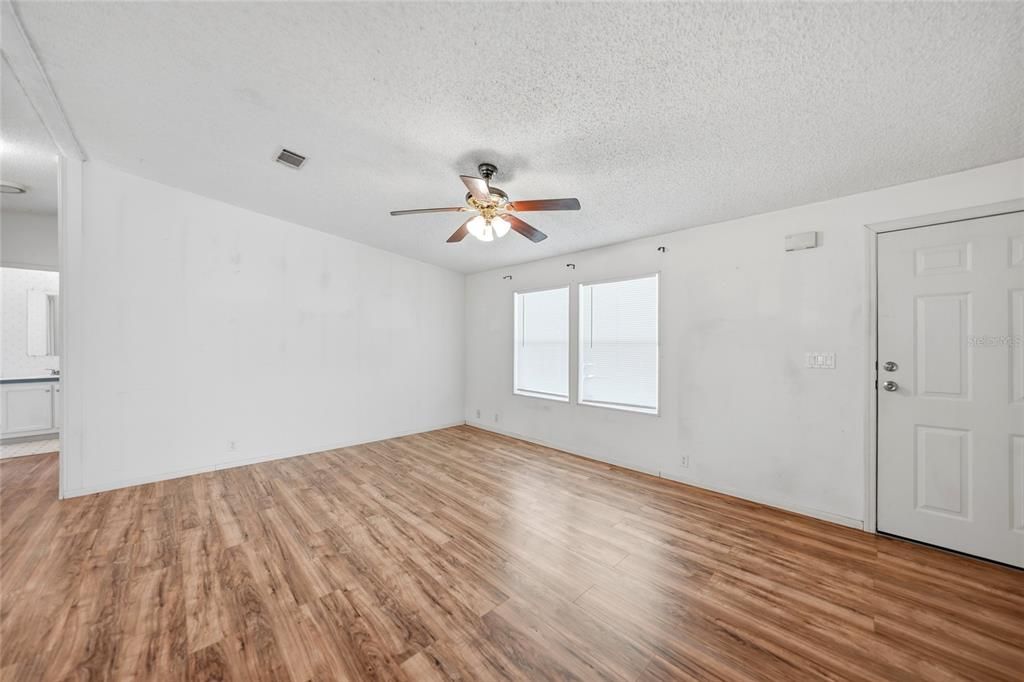 For Sale: $168,000 (3 beds, 2 baths, 1188 Square Feet)