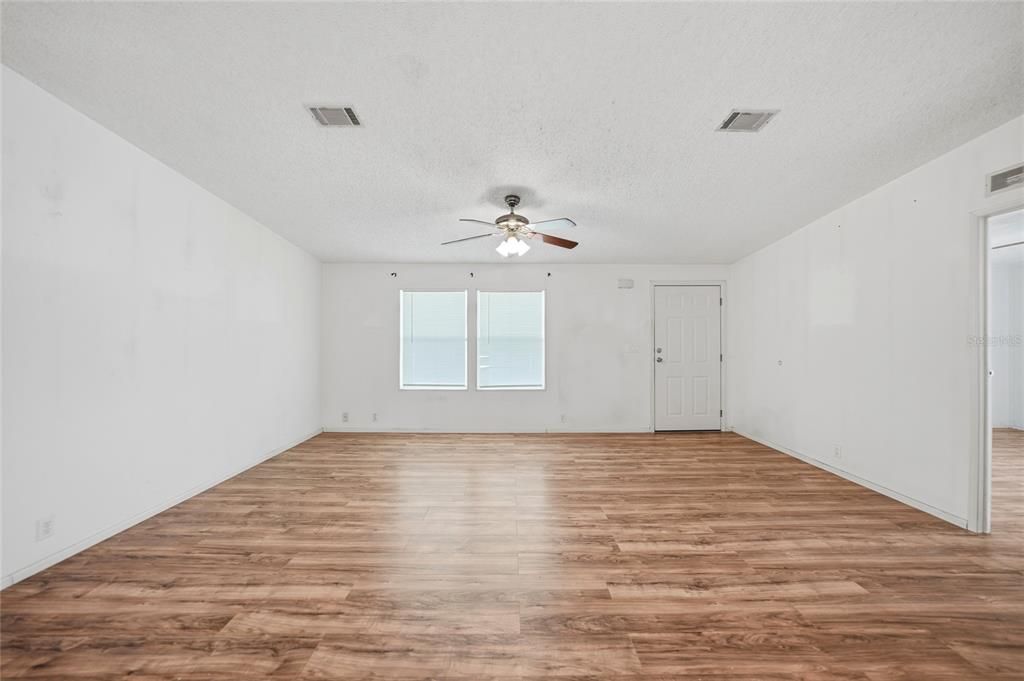For Sale: $168,000 (3 beds, 2 baths, 1188 Square Feet)