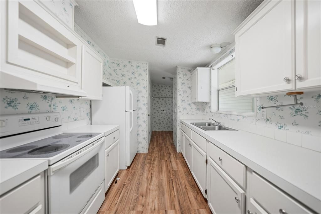 For Sale: $168,000 (3 beds, 2 baths, 1188 Square Feet)
